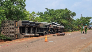 Ô tô đầu kéo va chạm với xe mô tô ngược chiều, 2 người tử vong
