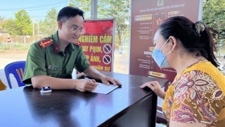 Cán bộ Công an xã khắc phục mọi khó khăn để hoàn thành tốt nhiệm vụ