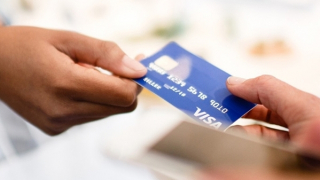 Chậm chuyển khoản 3 triệu, người đàn ông bị đánh rồi bắt quỳ