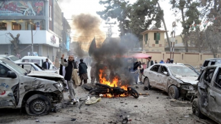 Đánh bom liên hoàn nhắm vào cảnh sát ở Pakistan, 26 người thương vong