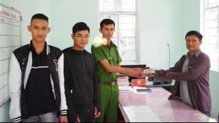 Nhặt được trên 50 triệu đồng, đến Công an xã tìm người trả