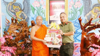 Công an tỉnh Sóc Trăng chúc Tết Chol Chnam Thmay của đồng bào Khmer