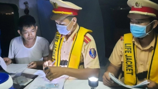 CSGT đường thủy mở cao điểm kiểm tra xử lý phương tiện thủy nội địa