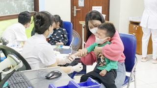 Thời tiết nồm ẩm, tăng mạnh bệnh nhi nhập viện do hen phế quản