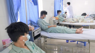 4 học sinh lớp 9 nhập viện cấp cứu sau khi hút thuốc lá điện tử