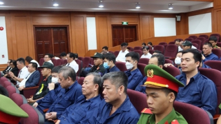 Vụ buôn lậu 200 triệu lít xăng - lấy lỗi lầm của bị cáo làm bài học