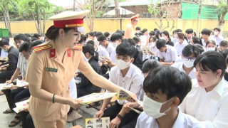 Tuyên truyền pháp luật về TTATGT tại cơ sở giáo dục