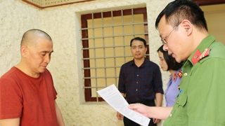 Khởi tố, bắt tạm giam phóng viên Báo Điện Biên Phủ