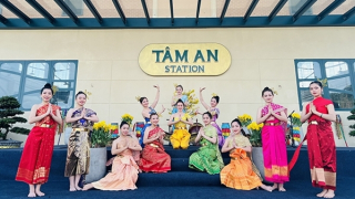 Tưng bừng lễ hội trên núi Bà Đen trong tháng 4