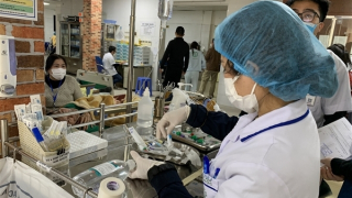 Tháo gỡ khó khăn thiếu thuốc, vật tư y tế - còn bộn bề việc phải làm…