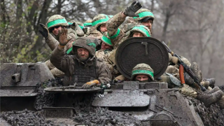 Bakhmut ngày càng đẫm máu, Ukraine cầm cự trước đòn hỏa lực của Nga