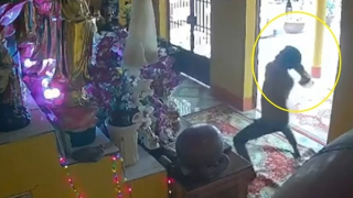 Ngáo đá đập phá, châm lửa đốt chánh điện nhà chùa ở Long An