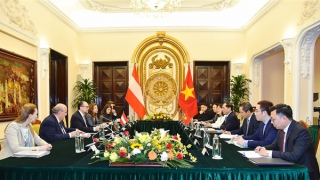 Bộ trưởng Ngoại giao Bùi Thanh Sơn đón, hội đàm với Bộ trưởng Ngoại giao Áo Alexander Schallenberg