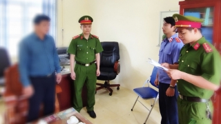 Bắt giam hiệu trưởng về hành vi dâm ô đối với 2 em học sinh lớp 9