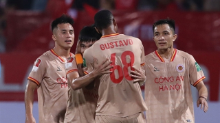 Công an Hà Nội đang vui thì V.League tạm dừng…