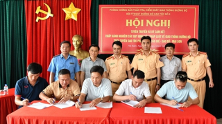 Doanh nghiệp vận tải ký cam kết không vi phạm Luật Giao thông