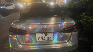 Làm rõ lái xe ô tô lạng lách với tốc độ "cháy gió" trước Nhà hát lớn