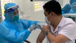 Hà Nội phân bổ gần 18.000 liều vaccine AstraZeneca để tiêm cho người dân