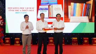 “Thư viện cổ” tại Huế tiếp nhận nhiều hiện vật sách, báo có giá trị lịch sử