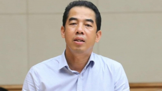 Trong túi quà vợ cựu Thứ trưởng Tô Anh Dũng nhận hộ chồng có gì?