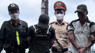 CSGT phối hợp bắt 2 đối tượng truy nã