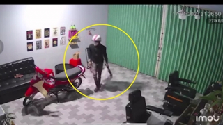 Cửa tiệm làm tóc bị trộm đột nhập "nẫng" trên 100 triệu đồng