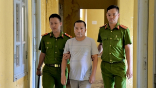 Về quê chơi, tranh thủ đánh bạc và tổ chức đánh bạc qua mạng