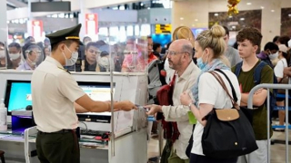 Nhiều khuyến cáo an ninh với khách qua sân bay dịp nghỉ lễ