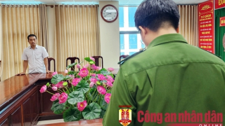 Đăng kiểm viên Chi cục Đăng kiểm số 8 nhận tiền tỷ "ngoài luồng"