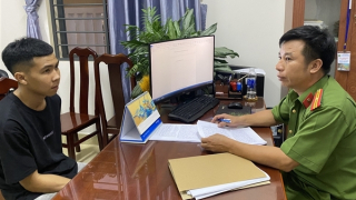 Vào tiệm cầm đồ cướp tài sản rồi trèo lên nóc nhà bỏ trốn