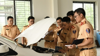 Thêm 136 cán bộ CSGT hỗ trợ trung tâm đăng kiểm các địa phương