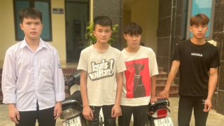 Bốc đầu xe máy rồi khoe trên mạng