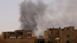 Những công dân nước ngoài đầu tiên bắt đầu rời khỏi Sudan tránh chiến sự