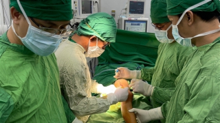 Phẫu thuật thành công một bệnh nhi xương thủy tinh