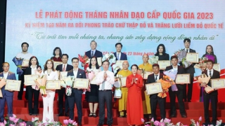 Đồng hành với Hội Chữ thập Đỏ trợ giúp người nghèo