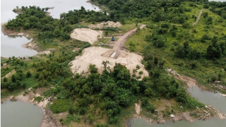 Nhiều bất thường trong vụ “núi cát” tập kết trái phép