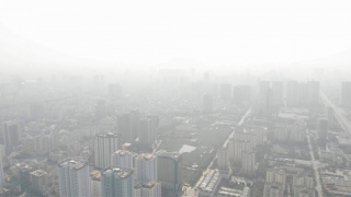 Ô nhiễm không khí “bủa vây” người dân Thủ đô