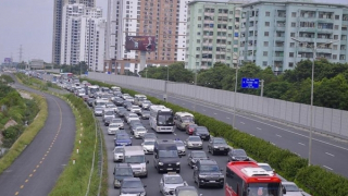 Hà Nội phân luồng giao thông tránh ùn tắc các cửa ngõ dịp nghỉ lễ