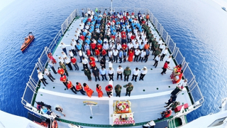 Những người nằm lại phía chân trời