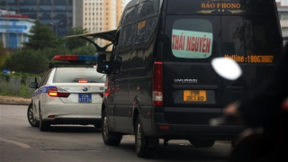 CSGT đi tuần, lập chốt “dọn dẹp” xe khách, xe hợp đồng chạy loạn đường phố