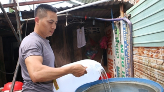 Máy bơm hỏng, hơn 1.400 hộ dân dài cổ chờ nước về