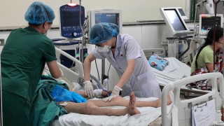 COVID-19 tiếp tục tăng ca mắc, tăng ca thở máy