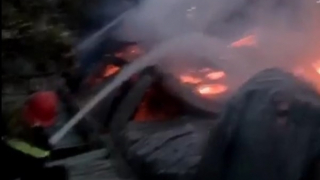 Cháy, đổ sập kho chứa quần áo thời trang ở Nhà Bè