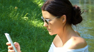 Điều khiển điện thoại thông minh bằng ánh mắt