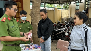 Lên mạng mua thuốc lá điện tử rồi bán cho học sinh thu lời