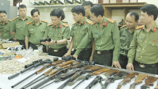 Triệt phá 2 đường dây chế tạo, tàng trữ, mua bán vũ khí, vật liệu nổ quy mô lớn
