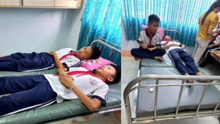 8 học sinh tiểu học nhập viện vì ăn kẹo mua trước cổng trường