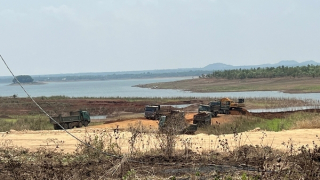 Phát hiện doanh nghiệp khai thác khoáng sản trái phép dưới lòng hồ sông Ray