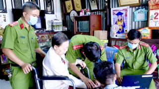 Không có kỳ nghỉ lễ để đồng hành, phục vụ nhân dân