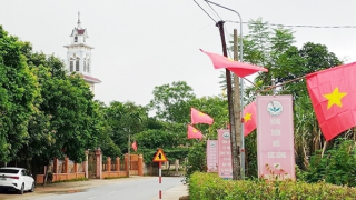 Rộn ràng sắc thắm cờ Tổ quốc: Nhân lên niềm tự hào dân tộc